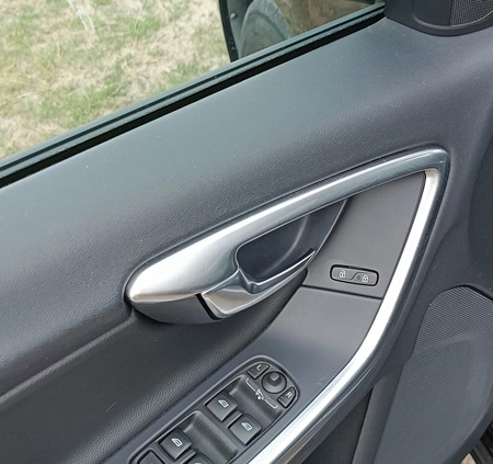 Volvo V60 cena 46500 przebieg: 197000, rok produkcji 2016 z Pyzdry małe 667